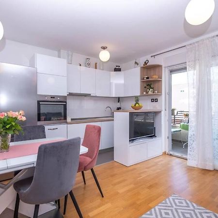 Feel Like Home Подстрана Екстериор снимка